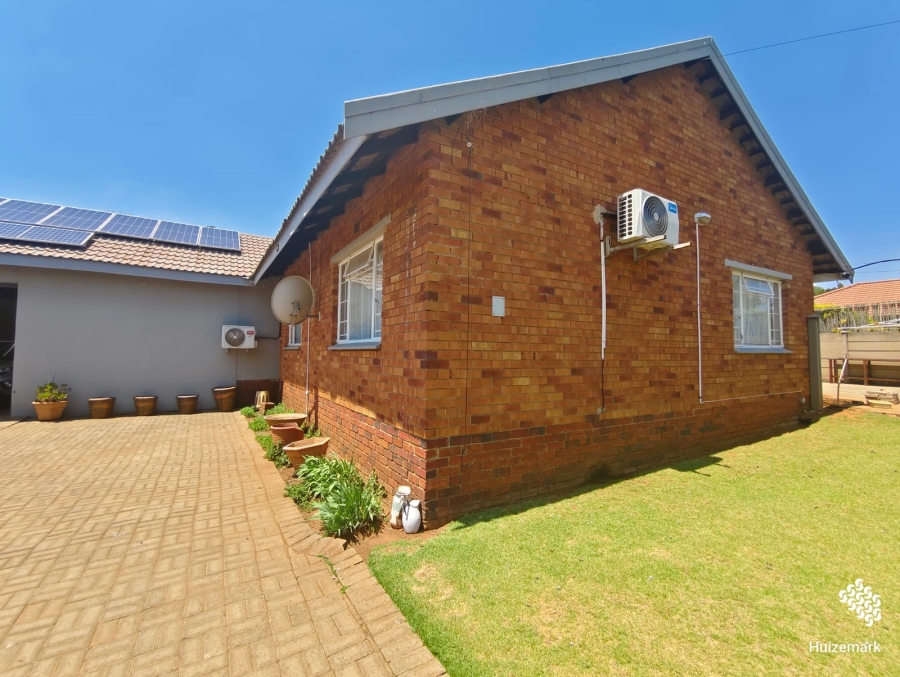 4 Bedroom Property for Sale in Roodia Free State